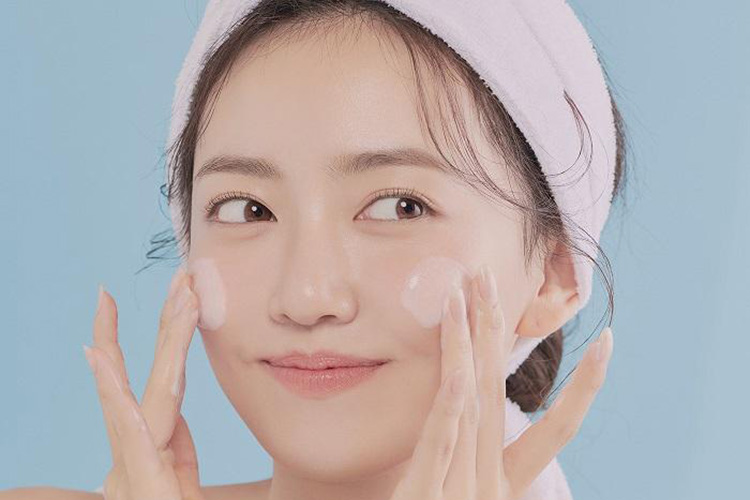 Tư vấn cách chọn sữa rửa mặt cho làn da nhạy cảm nên biết